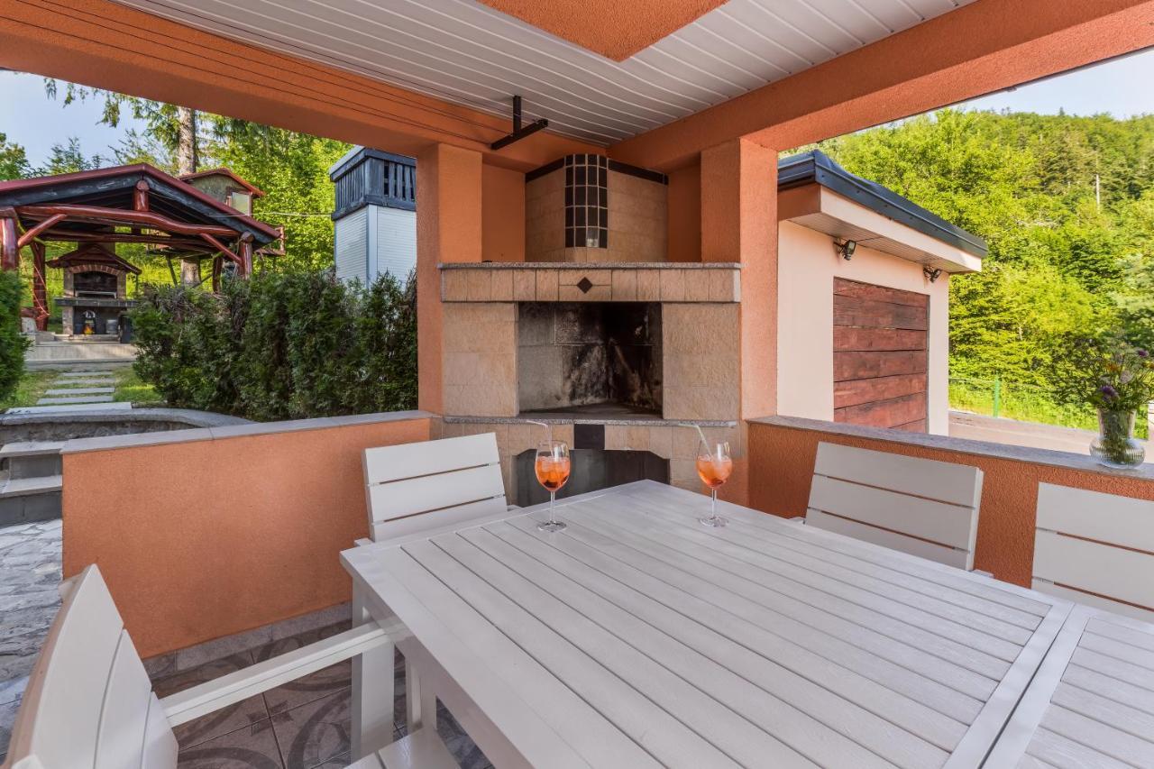 Villa Tratea - With A Heated Pool Tomici Exterior foto