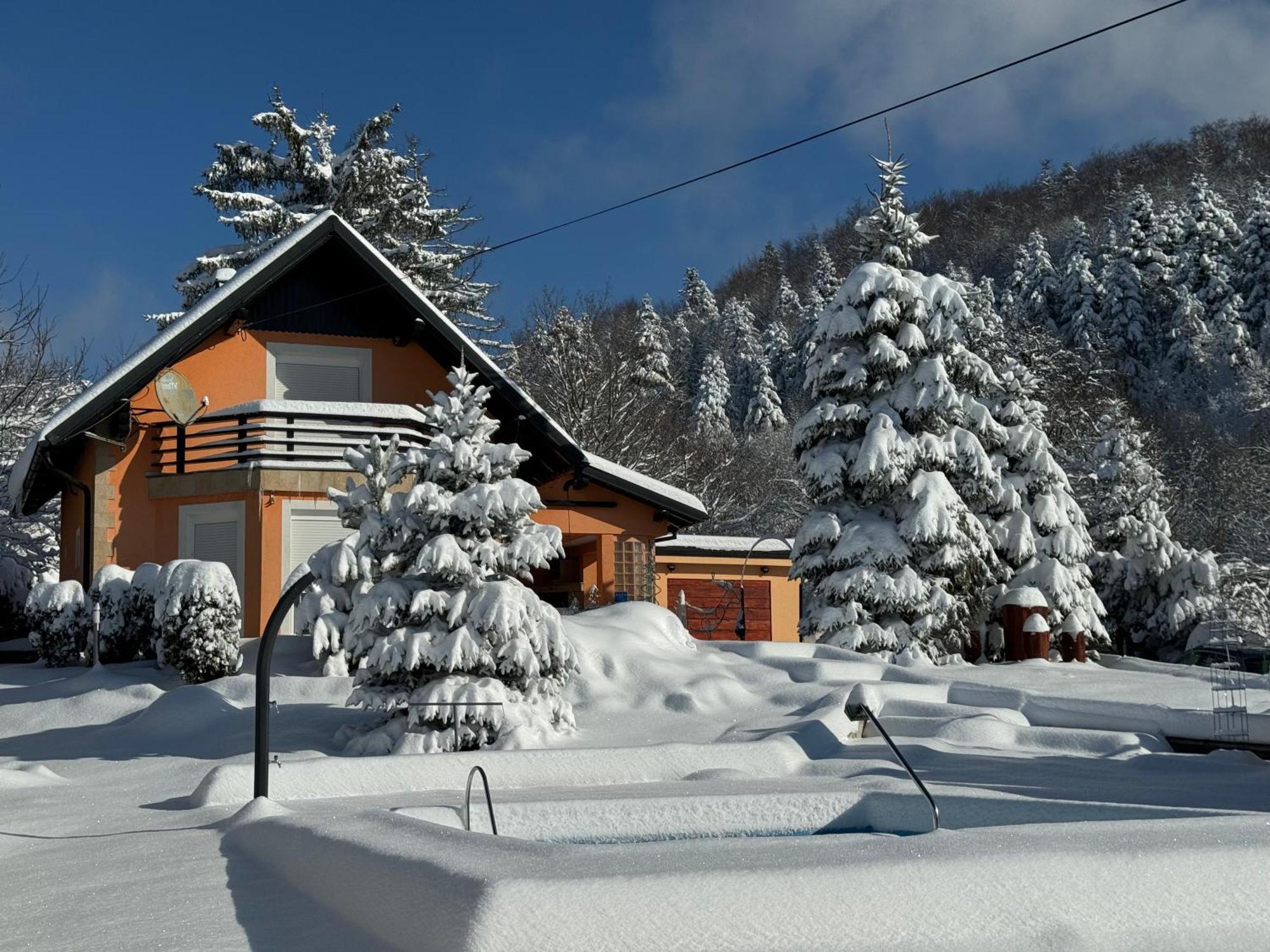 Villa Tratea - With A Heated Pool Tomici Exterior foto